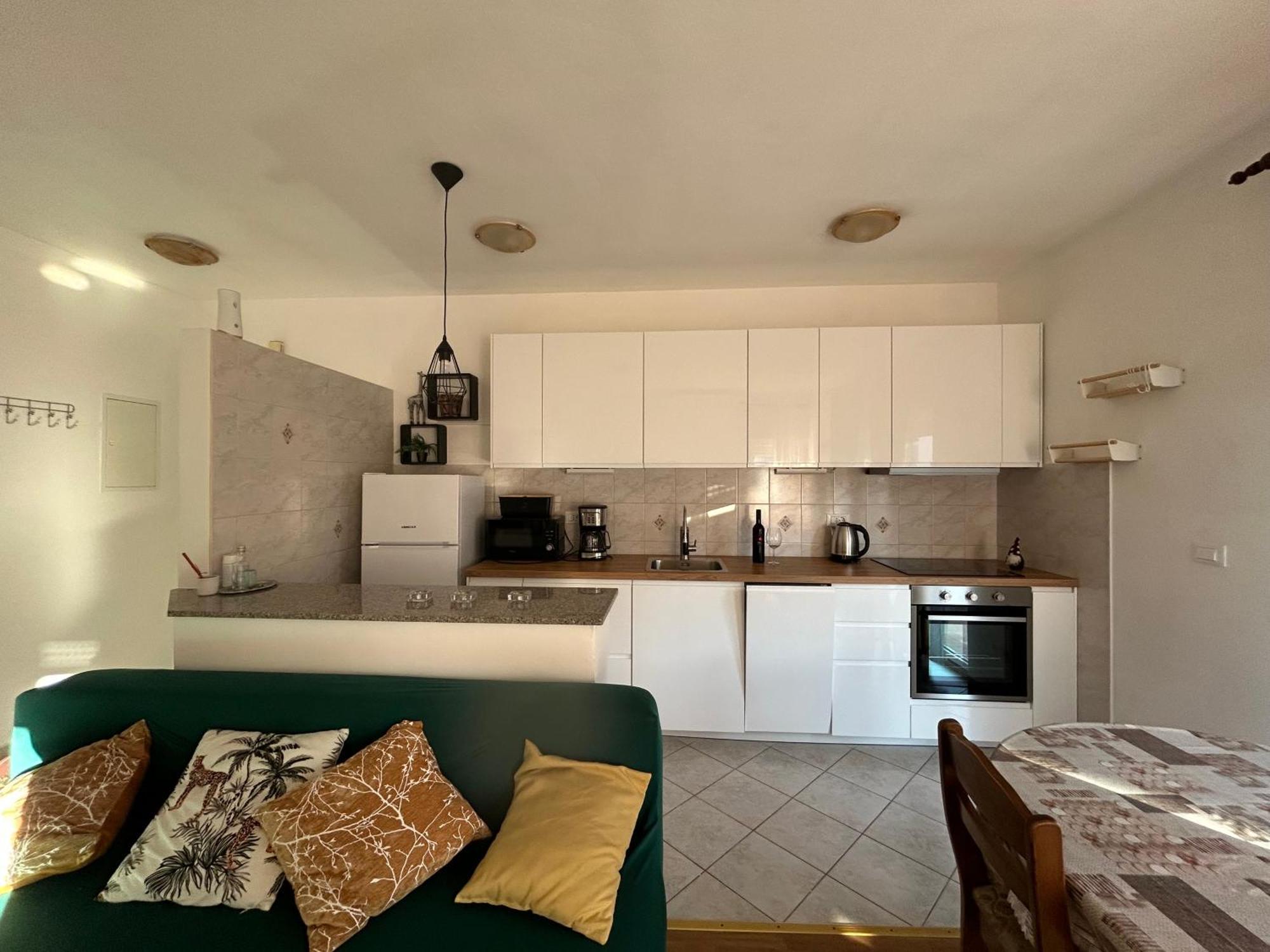 Apartman Petra Каштела Экстерьер фото